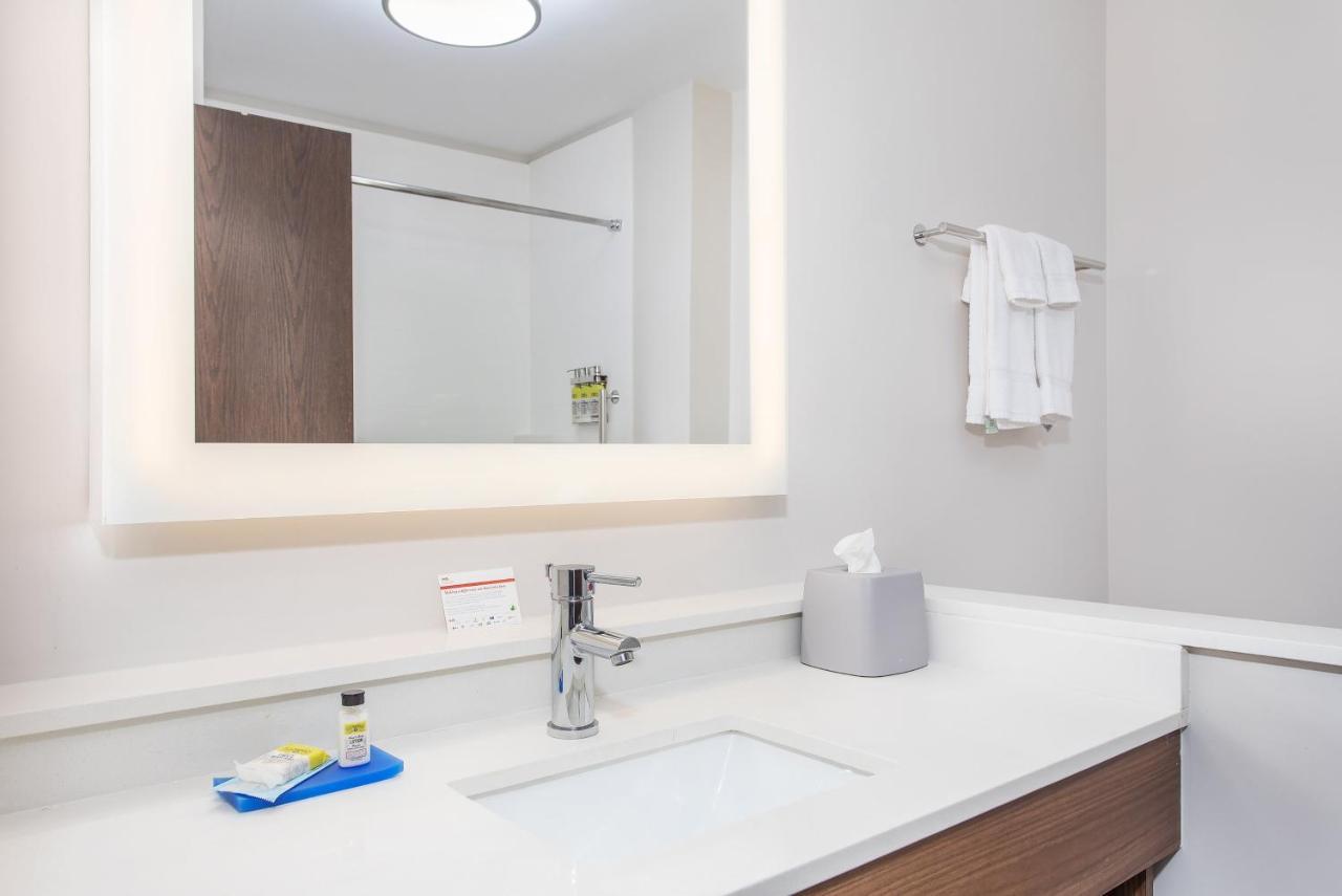 Holiday Inn Express Williamsburg By Ihg Bagian luar foto