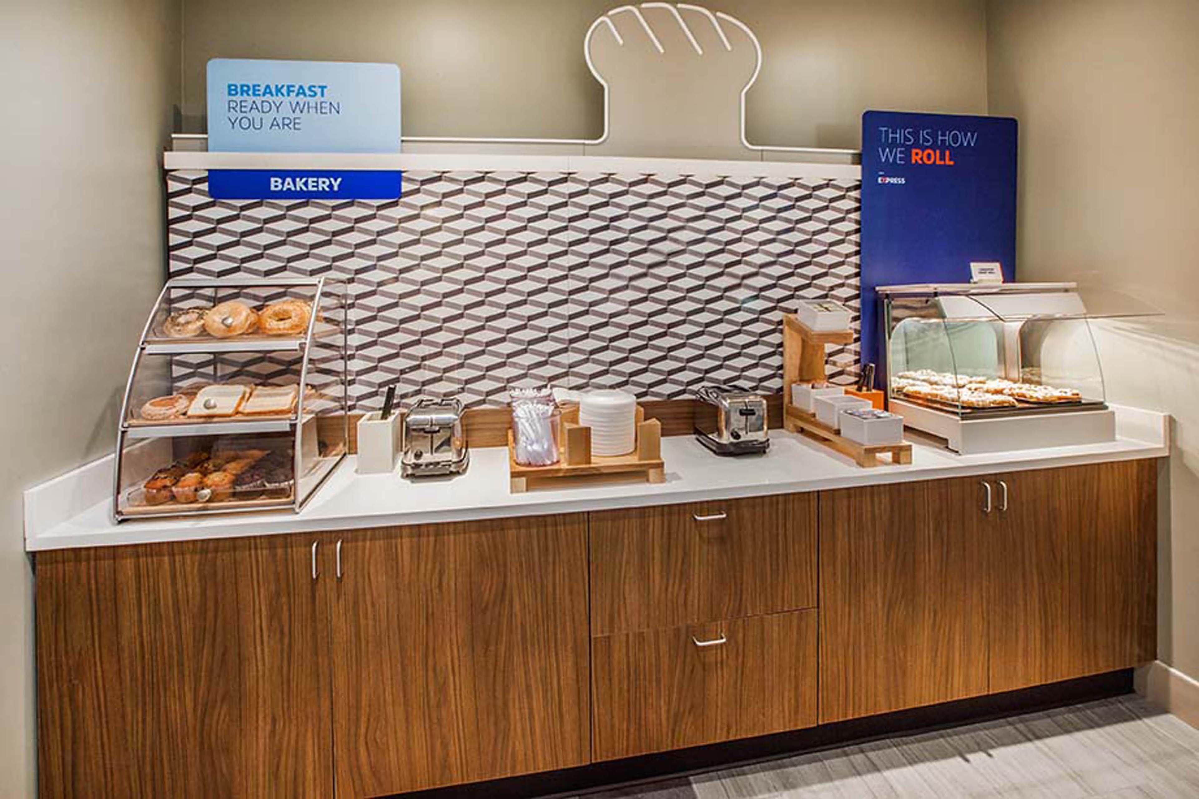 Holiday Inn Express Williamsburg By Ihg Bagian luar foto